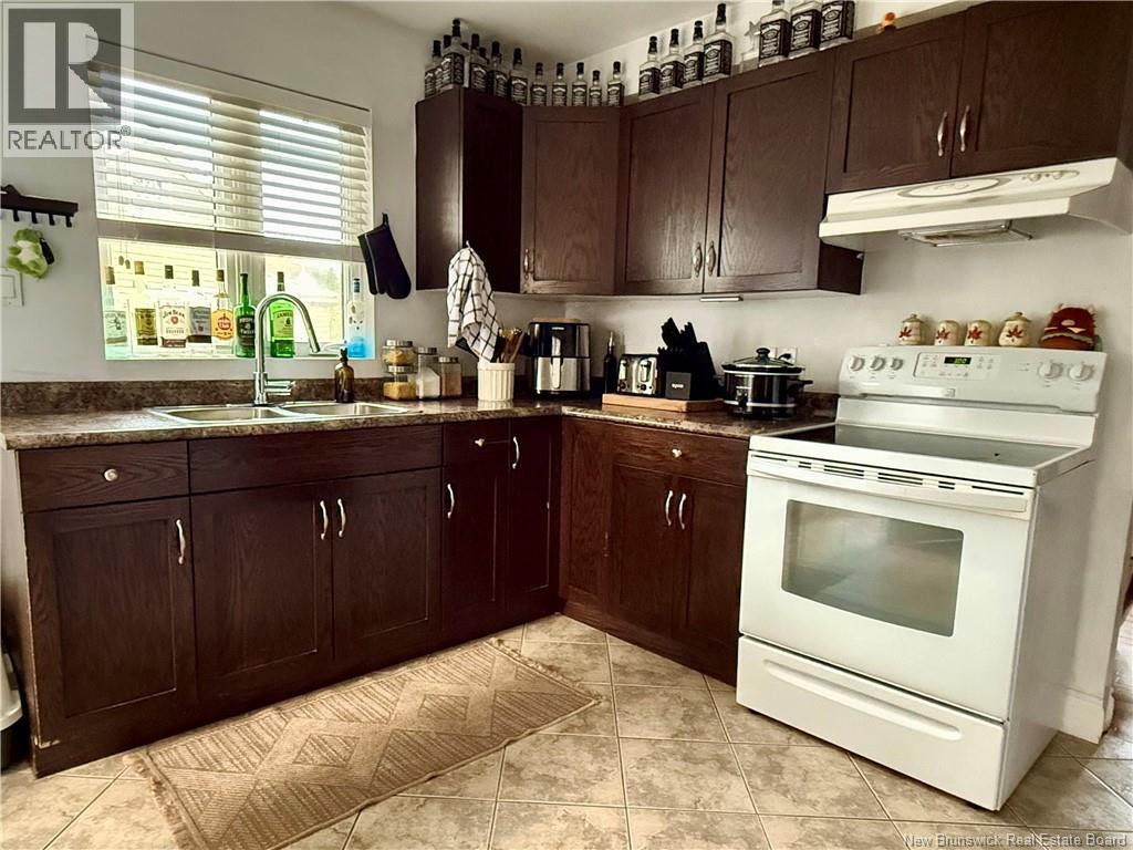 626 Charles, Dieppe, New Brunswick  E1A 1Z6 - Photo 3 - NB129780