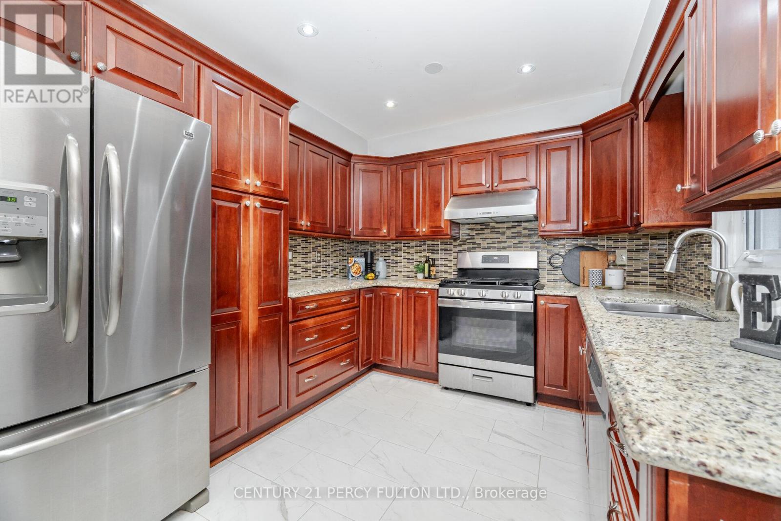 24 Carle Crescent, Ajax, Ontario  L1T 3T8 - Photo 11 - E12517676