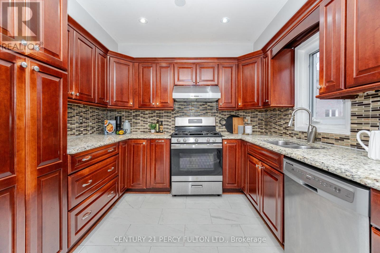 24 Carle Crescent, Ajax, Ontario  L1T 3T8 - Photo 12 - E12517676