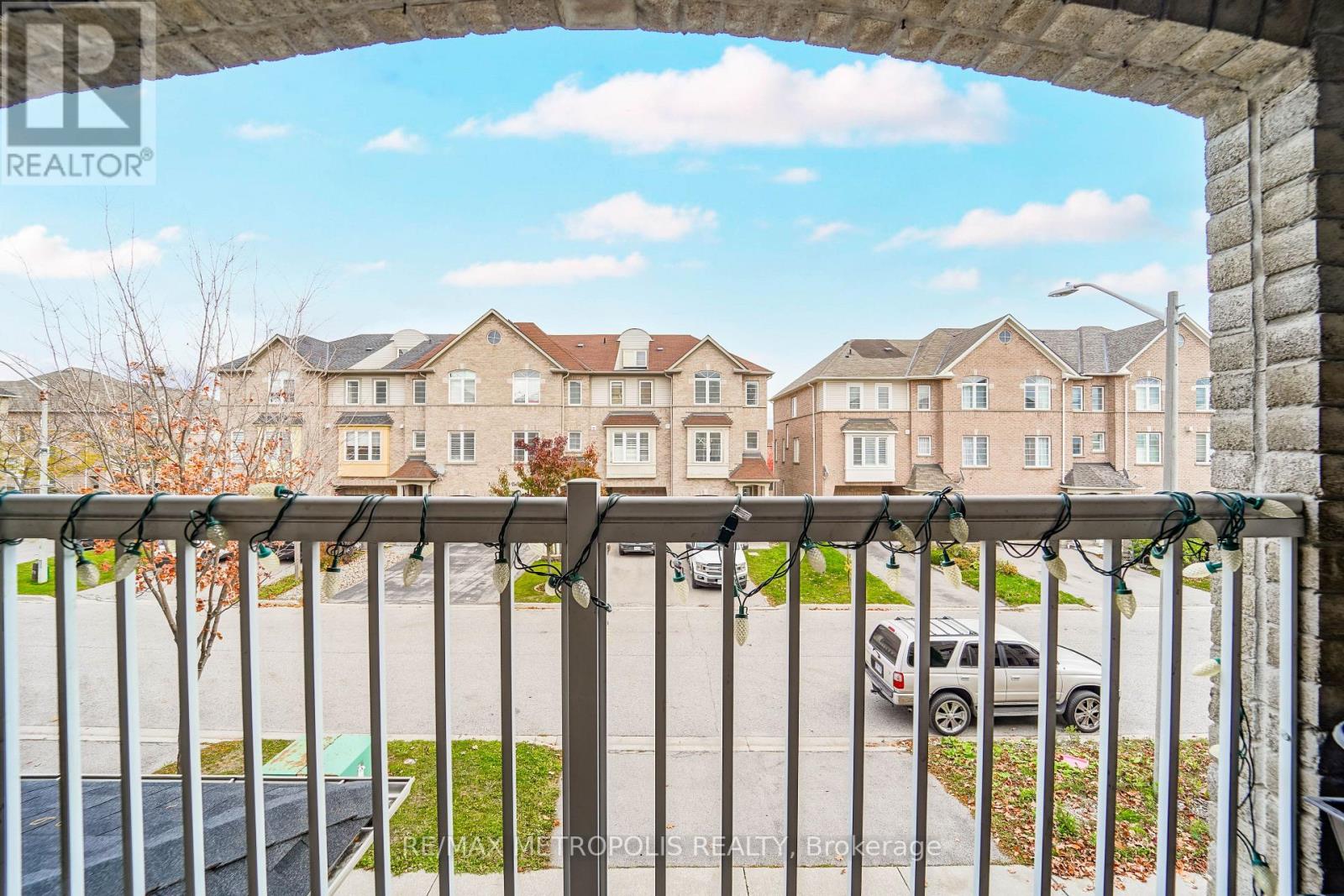 28 Talbotshire Street, Ajax, Ontario  L1S 0A6 - Photo 3 - E12517724