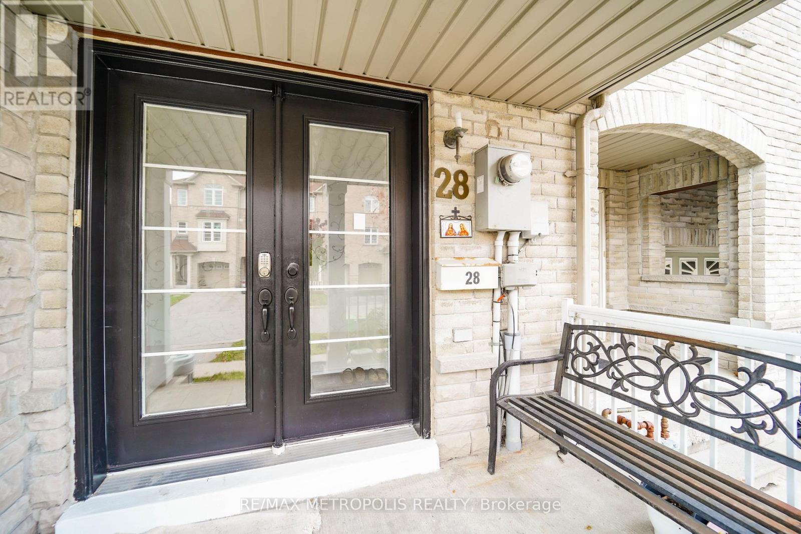 28 Talbotshire Street, Ajax, Ontario  L1S 0A6 - Photo 4 - E12517724