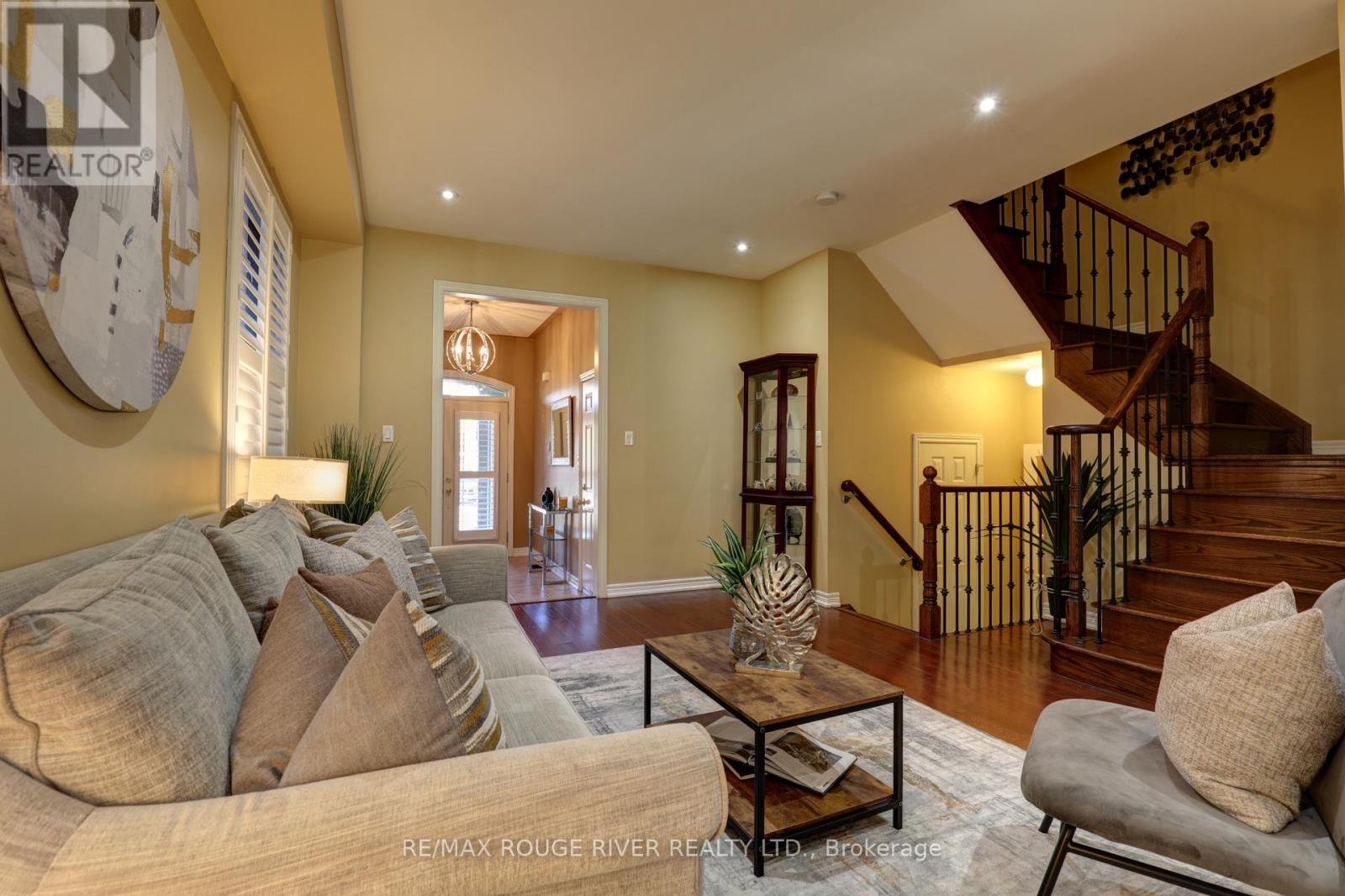 1932 Treetop Way, Pickering, Ontario  L1V 0B4 - Photo 4 - E12517804