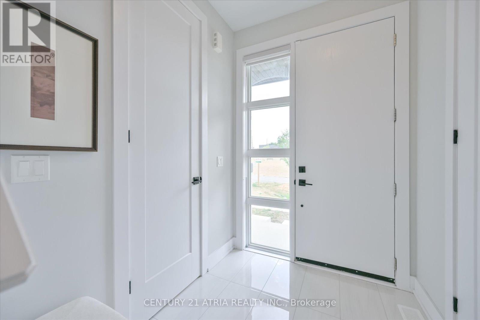 17 Kohn Lane, Markham, Ontario  L6C 3J3 - Photo 5 - N12517146