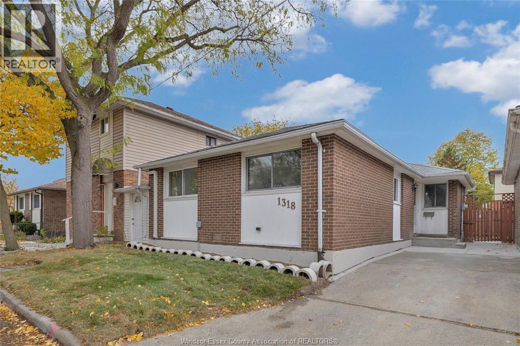 1318 Bayswater Crescent, Windsor, Ontario N8S 4K6 - Photo 3 - 25028233