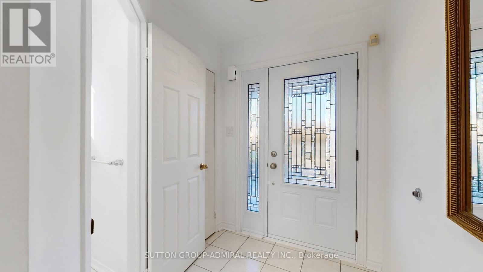 111 Kelso Crescent, Vaughan, Ontario  L6A 2K6 - Photo 3 - N12517752