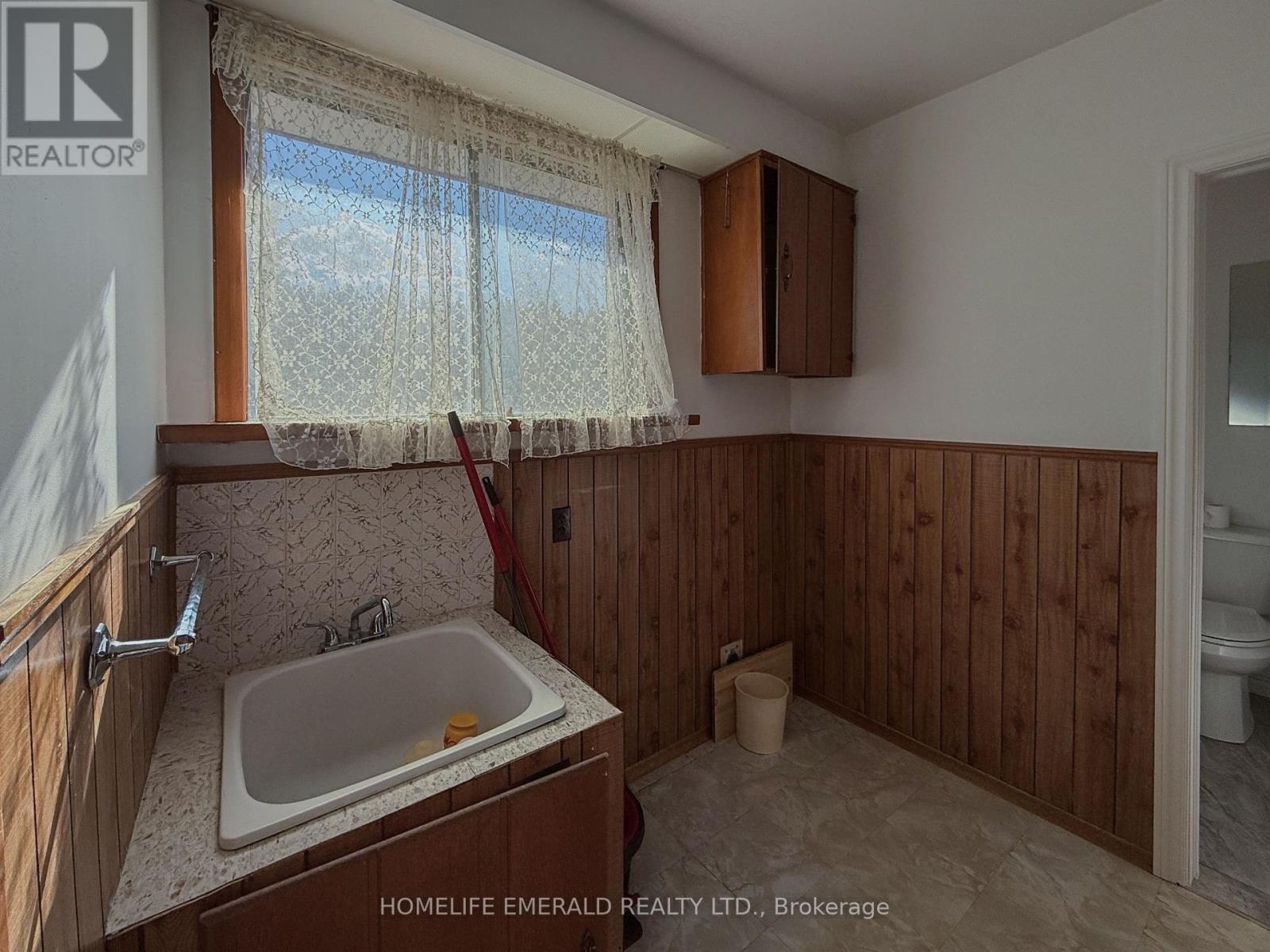 8169 Main Street E, Adjala-Tosorontio (Lisle), Ontario  L0M 1M0 - Photo 19 - N12517830