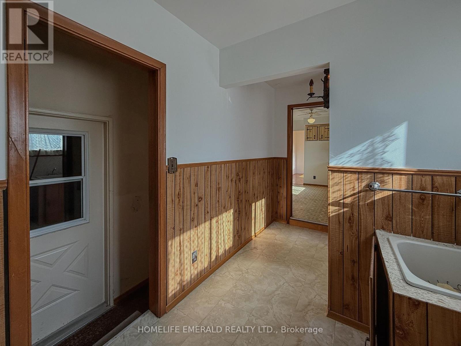 8169 Main Street E, Adjala-Tosorontio (Lisle), Ontario  L0M 1M0 - Photo 21 - N12517830