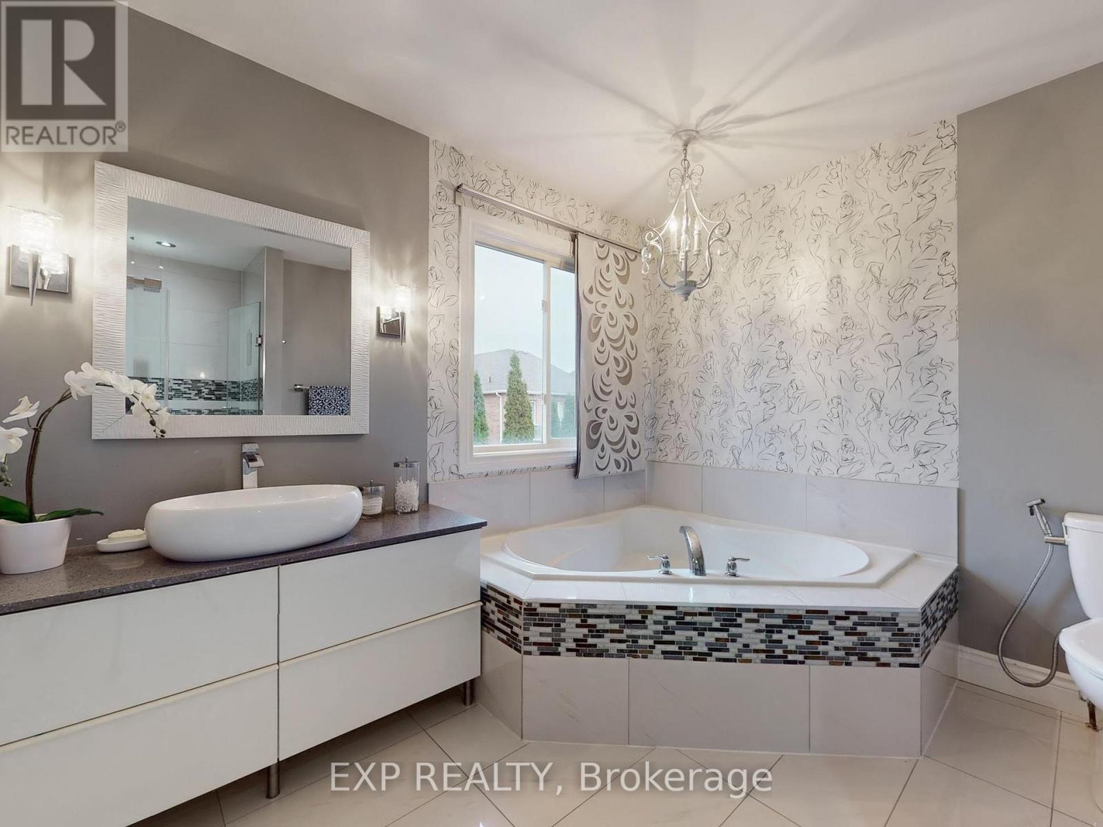 98 Lowther Avenue, Richmond Hill, Ontario  L4E 4P3 - Photo 22 - N12517916