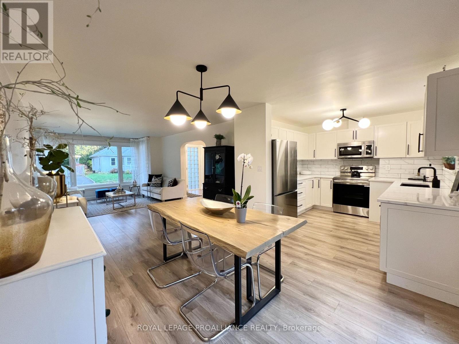 178 Burnham Street, Belleville, Ontario K8N 3R9 - Photo 9 - X12484175