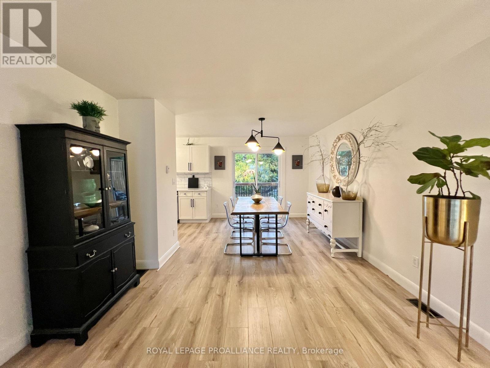 178 Burnham Street, Belleville, Ontario K8N 3R9 - Photo 6 - X12484175