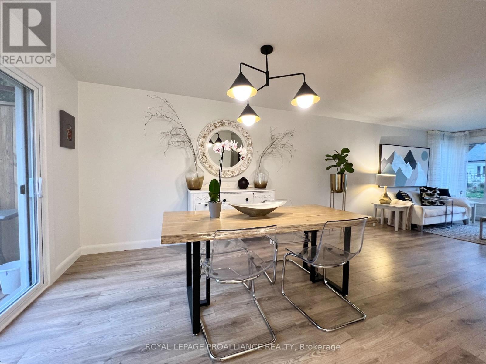 178 Burnham Street, Belleville, Ontario K8N 3R9 - Photo 8 - X12484175