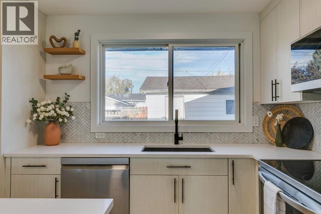 1304 Lake Sylvan Drive Se, Calgary, Alberta  T2J 4C8 - Photo 14 - A2261425