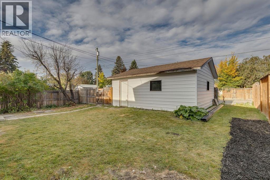 1304 Lake Sylvan Drive Se, Calgary, Alberta  T2J 4C8 - Photo 31 - A2261425