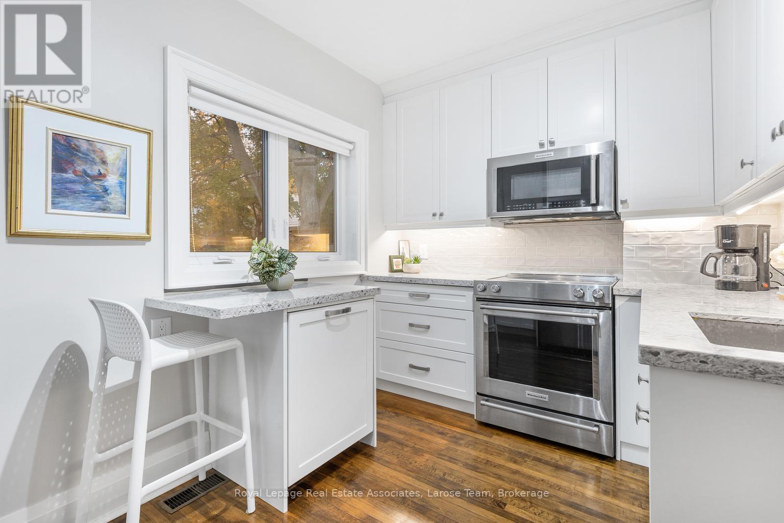 96 Chelsea Avenue, Toronto, Ontario M6P 1C3 - Photo 10 - W12509754