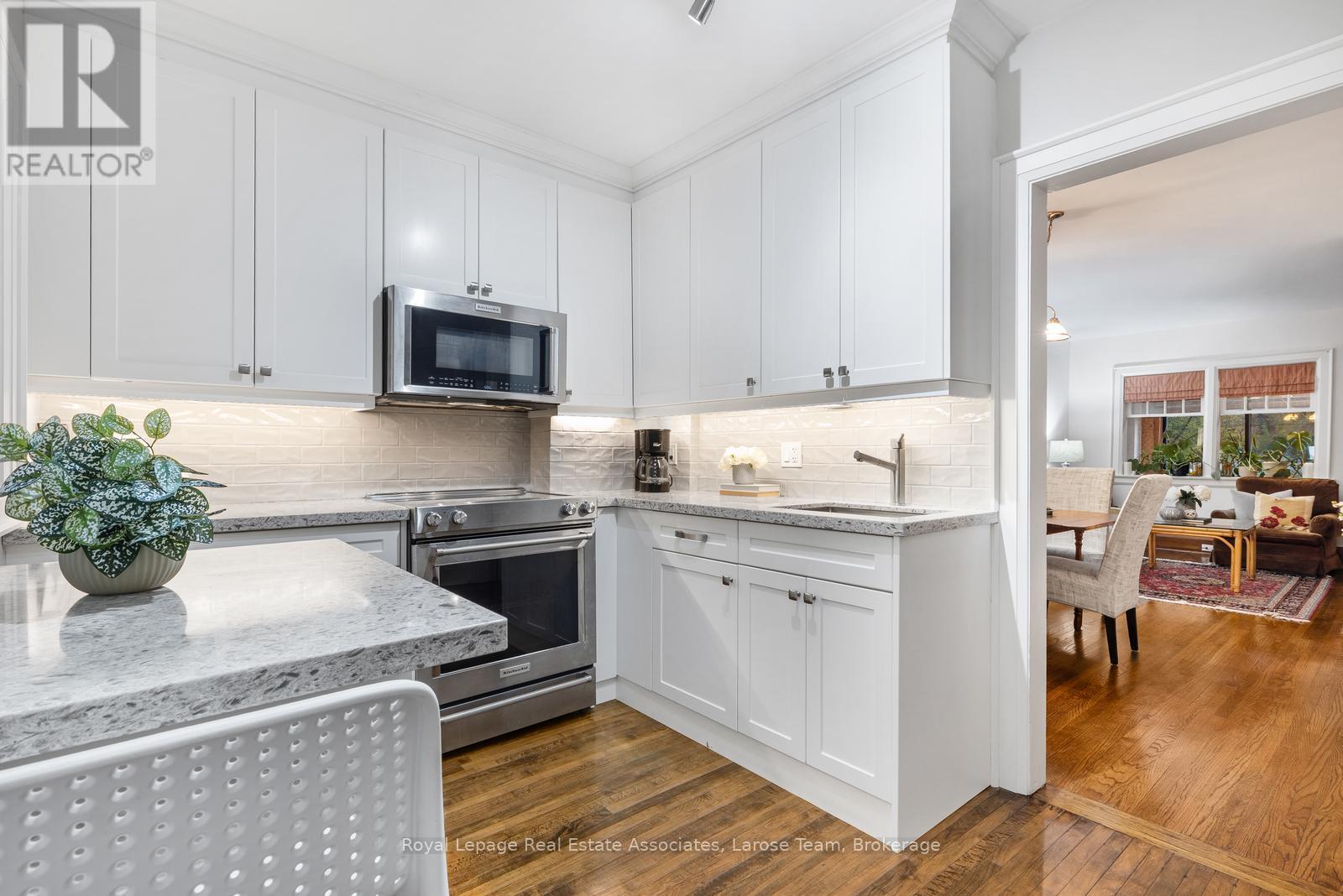 96 Chelsea Avenue, Toronto, Ontario M6P 1C3 - Photo 11 - W12509754