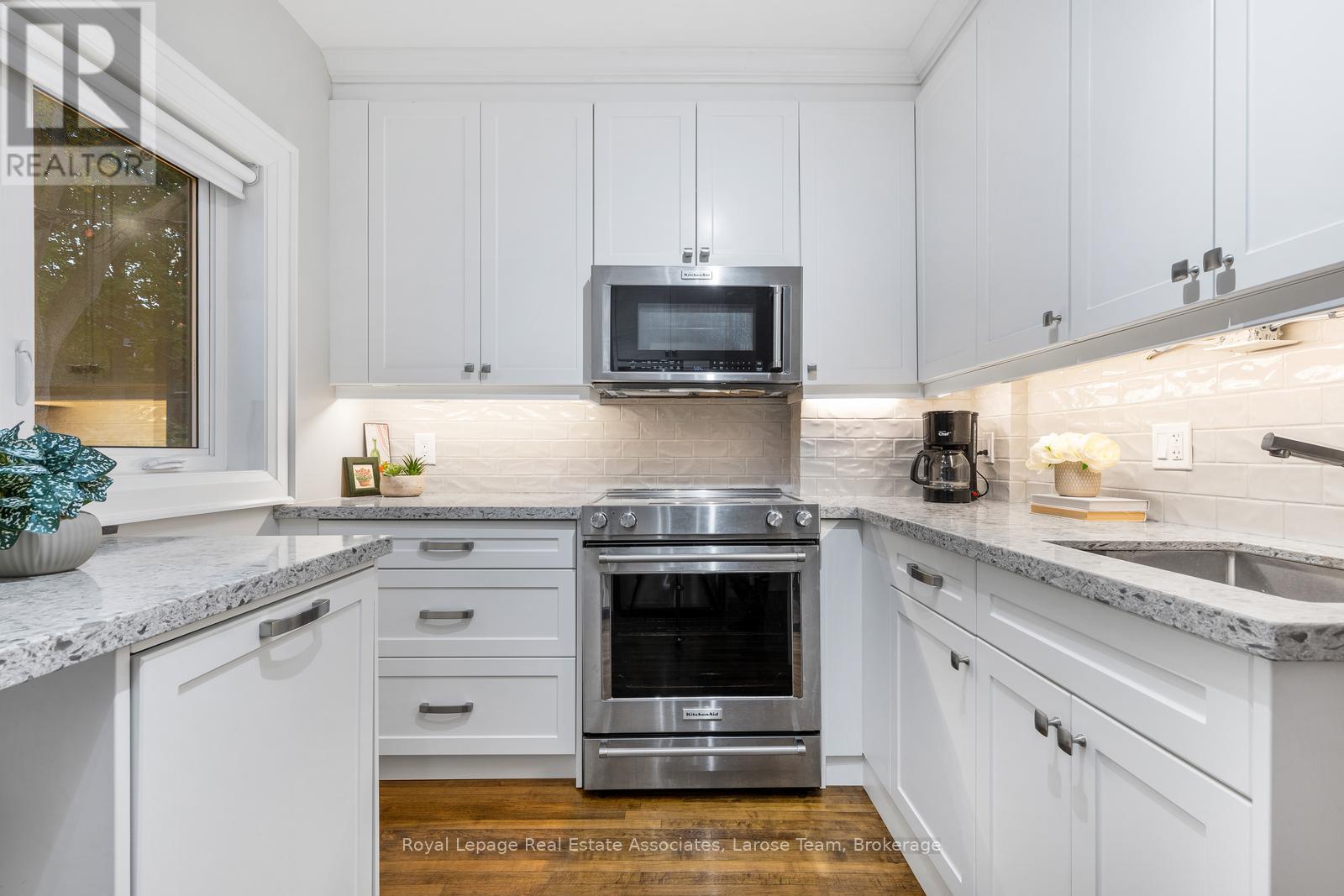 96 Chelsea Avenue, Toronto, Ontario M6P 1C3 - Photo 12 - W12509754