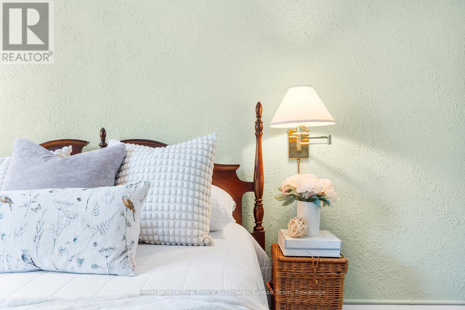 96 Chelsea Avenue, Toronto, Ontario M6P 1C3 - Photo 23 - W12509754