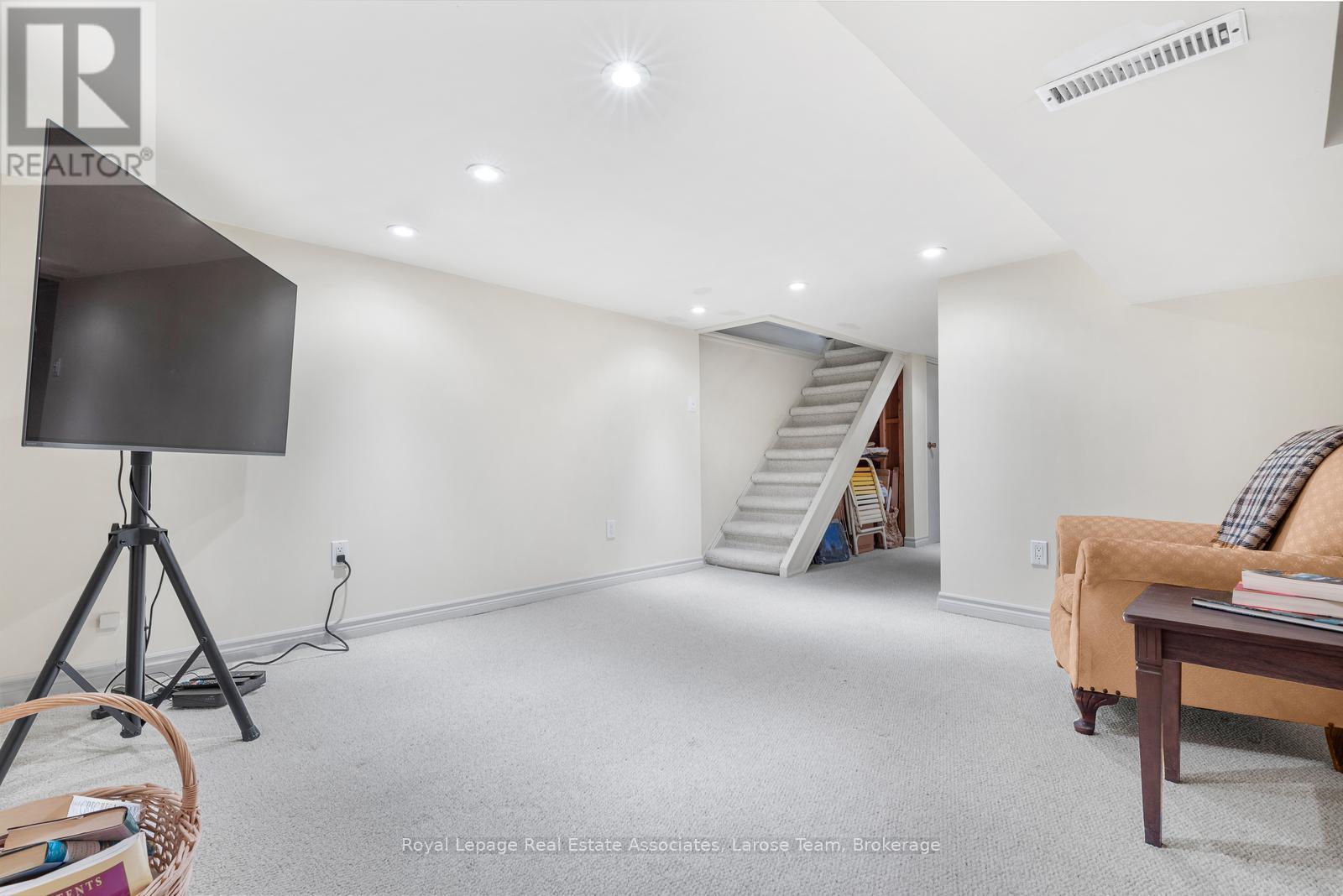 96 Chelsea Avenue, Toronto, Ontario M6P 1C3 - Photo 27 - W12509754