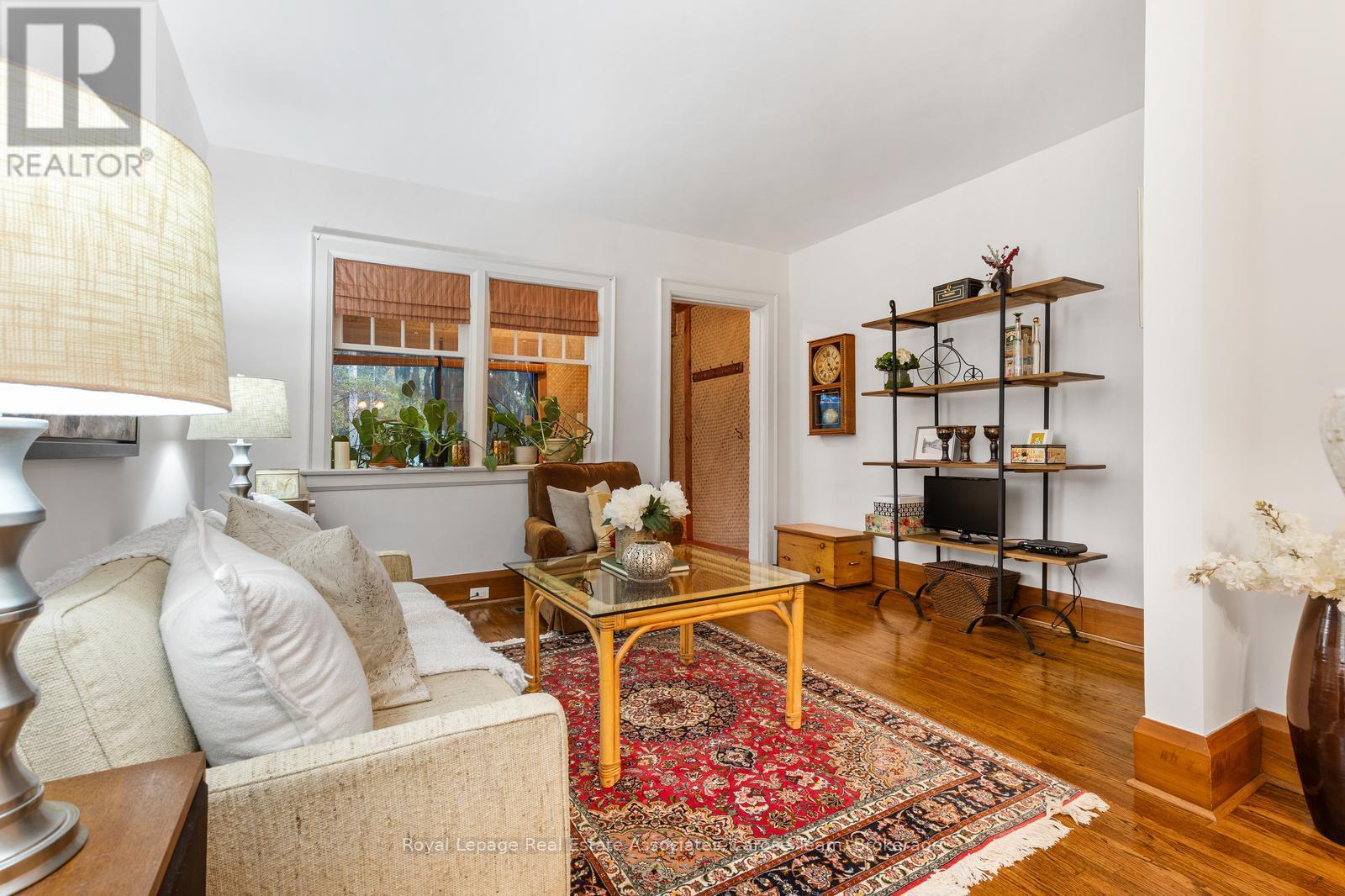 96 Chelsea Avenue, Toronto, Ontario M6P 1C3 - Photo 7 - W12509754