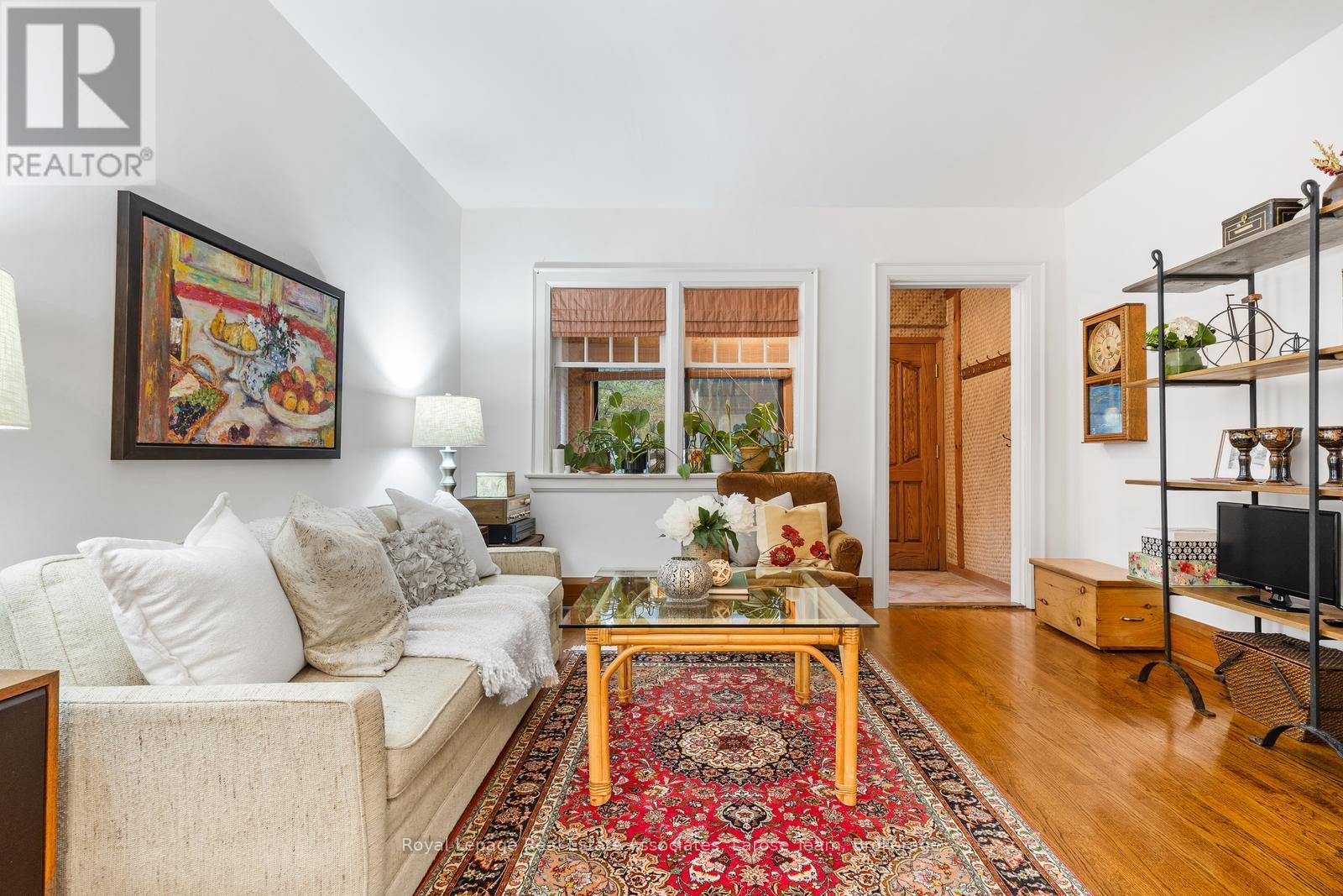 96 Chelsea Avenue, Toronto, Ontario M6P 1C3 - Photo 8 - W12509754