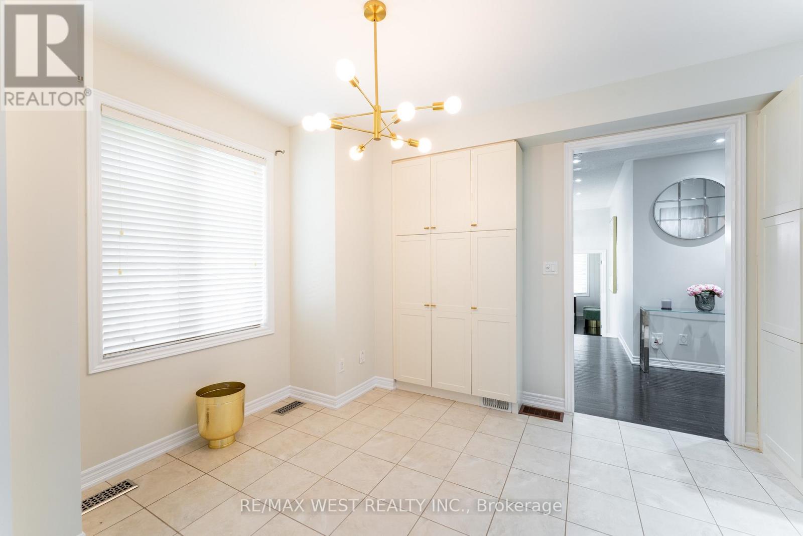 2120 Fiddlers Way, Oakville, Ontario L5M 0M5 - Photo 12 - W12517648