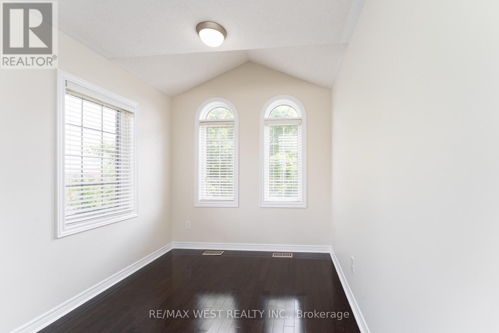 2120 Fiddlers Way, Oakville, Ontario L5M 0M5 - Photo 14 - W12517648