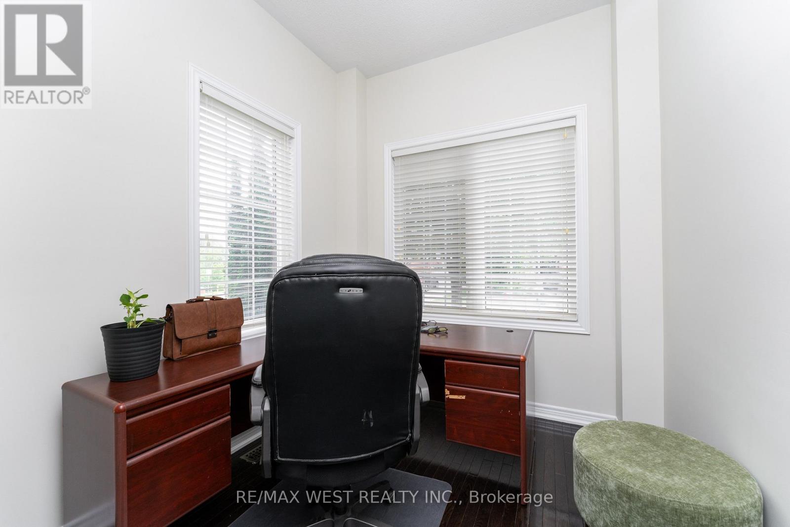 2120 Fiddlers Way, Oakville, Ontario L5M 0M5 - Photo 3 - W12517648