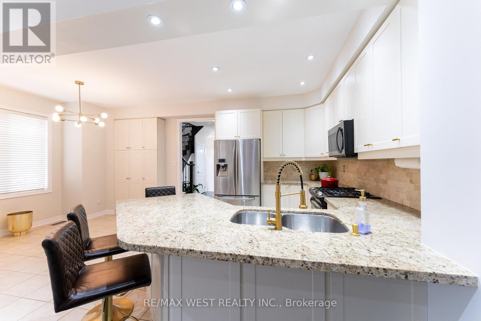 2120 Fiddlers Way, Oakville, Ontario L5M 0M5 - Photo 9 - W12517648