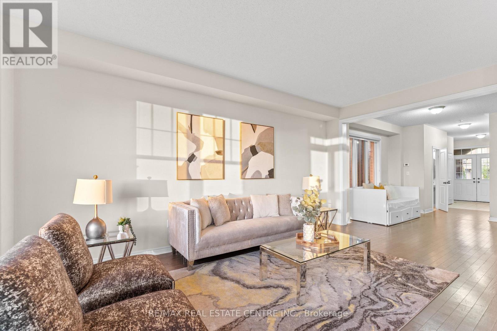 18 Hogan Manor Drive, Brampton, Ontario  L7A 4V4 - Photo 10 - W12517656