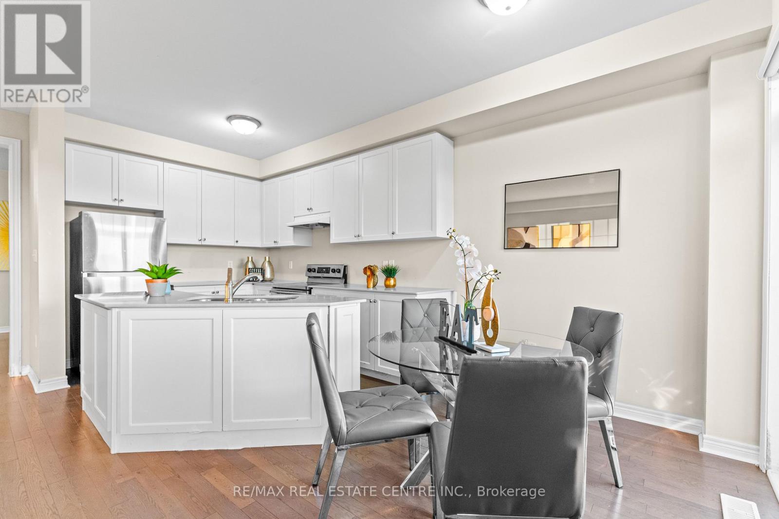 18 Hogan Manor Drive, Brampton, Ontario  L7A 4V4 - Photo 12 - W12517656