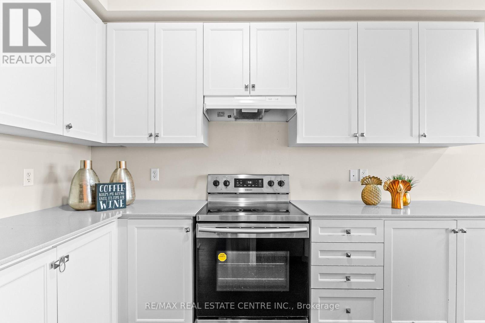 18 Hogan Manor Drive, Brampton, Ontario  L7A 4V4 - Photo 14 - W12517656