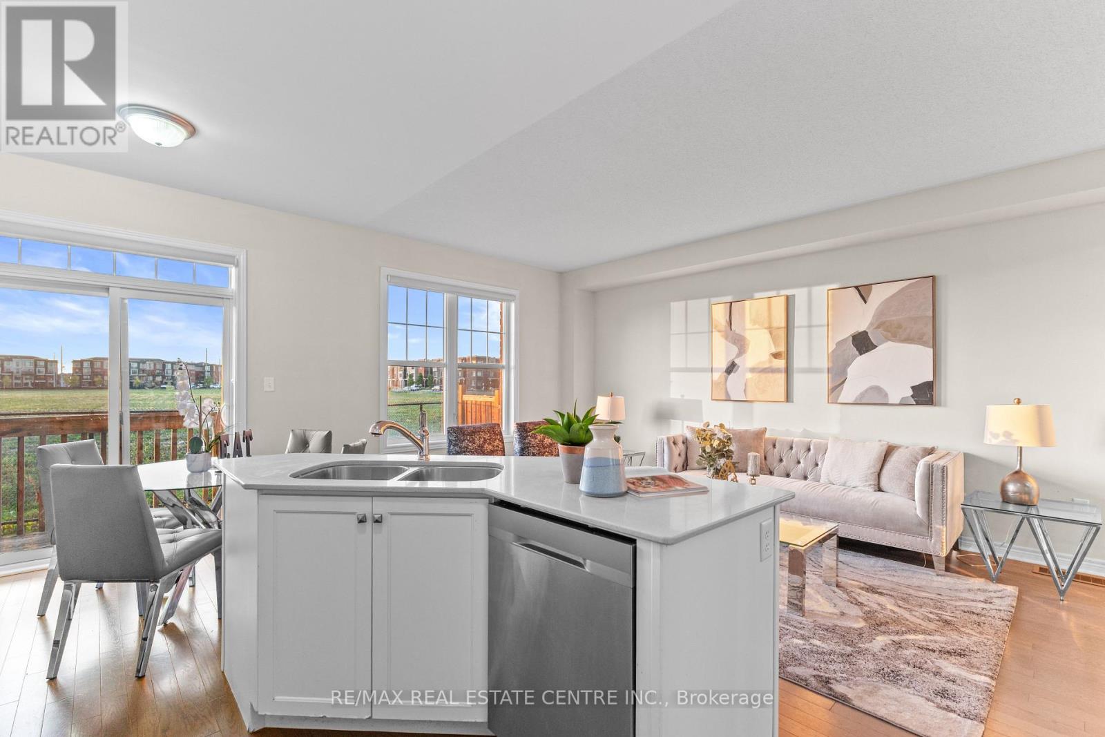 18 Hogan Manor Drive, Brampton, Ontario  L7A 4V4 - Photo 15 - W12517656