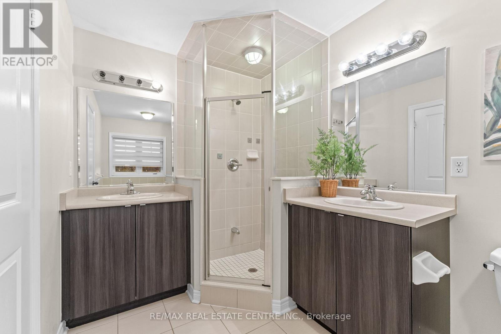 18 Hogan Manor Drive, Brampton, Ontario  L7A 4V4 - Photo 20 - W12517656