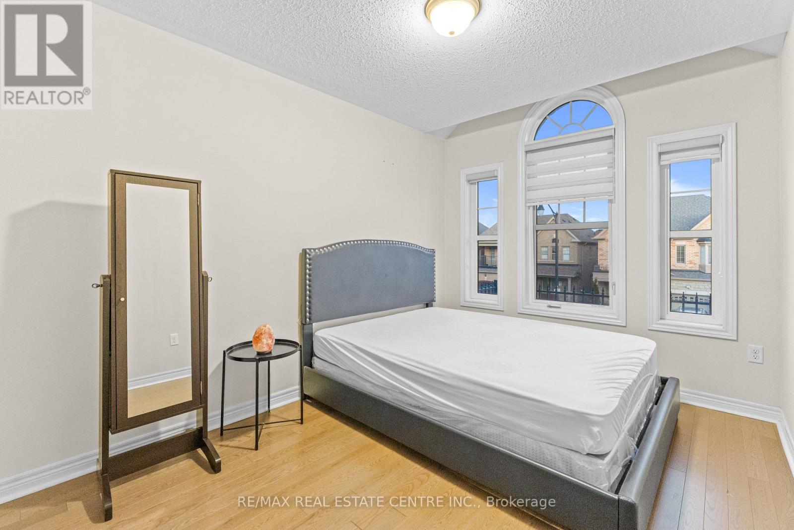 18 Hogan Manor Drive, Brampton, Ontario  L7A 4V4 - Photo 22 - W12517656