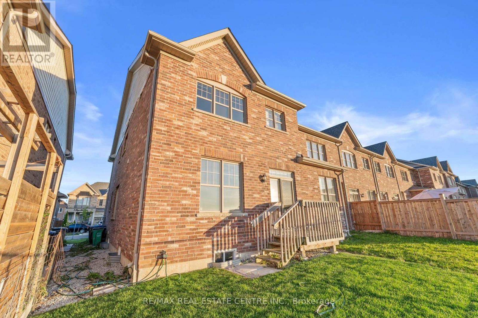 18 Hogan Manor Drive, Brampton, Ontario  L7A 4V4 - Photo 25 - W12517656