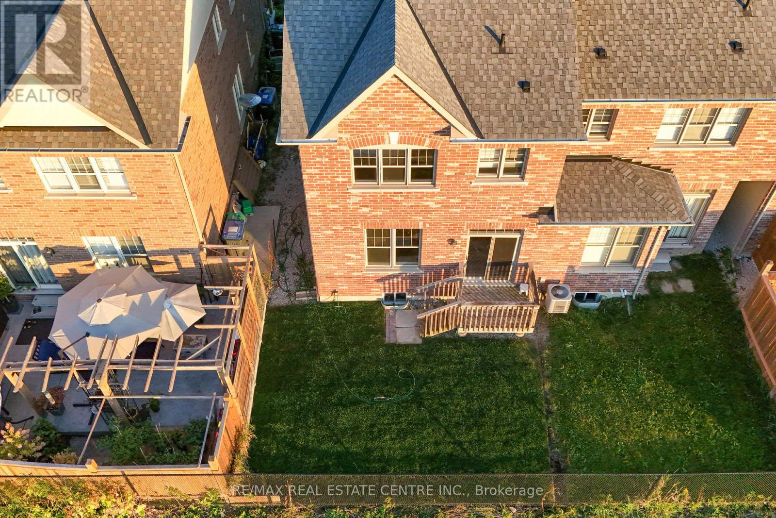 18 Hogan Manor Drive, Brampton, Ontario  L7A 4V4 - Photo 28 - W12517656