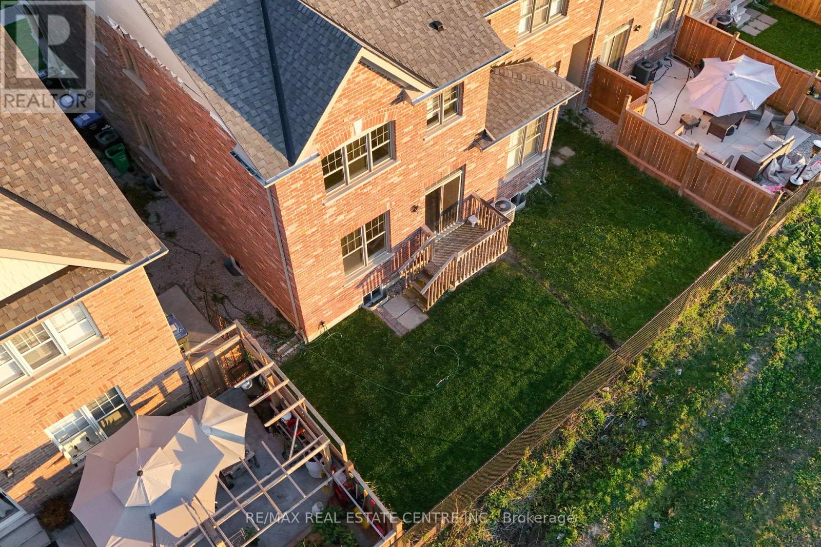 18 Hogan Manor Drive, Brampton, Ontario  L7A 4V4 - Photo 29 - W12517656