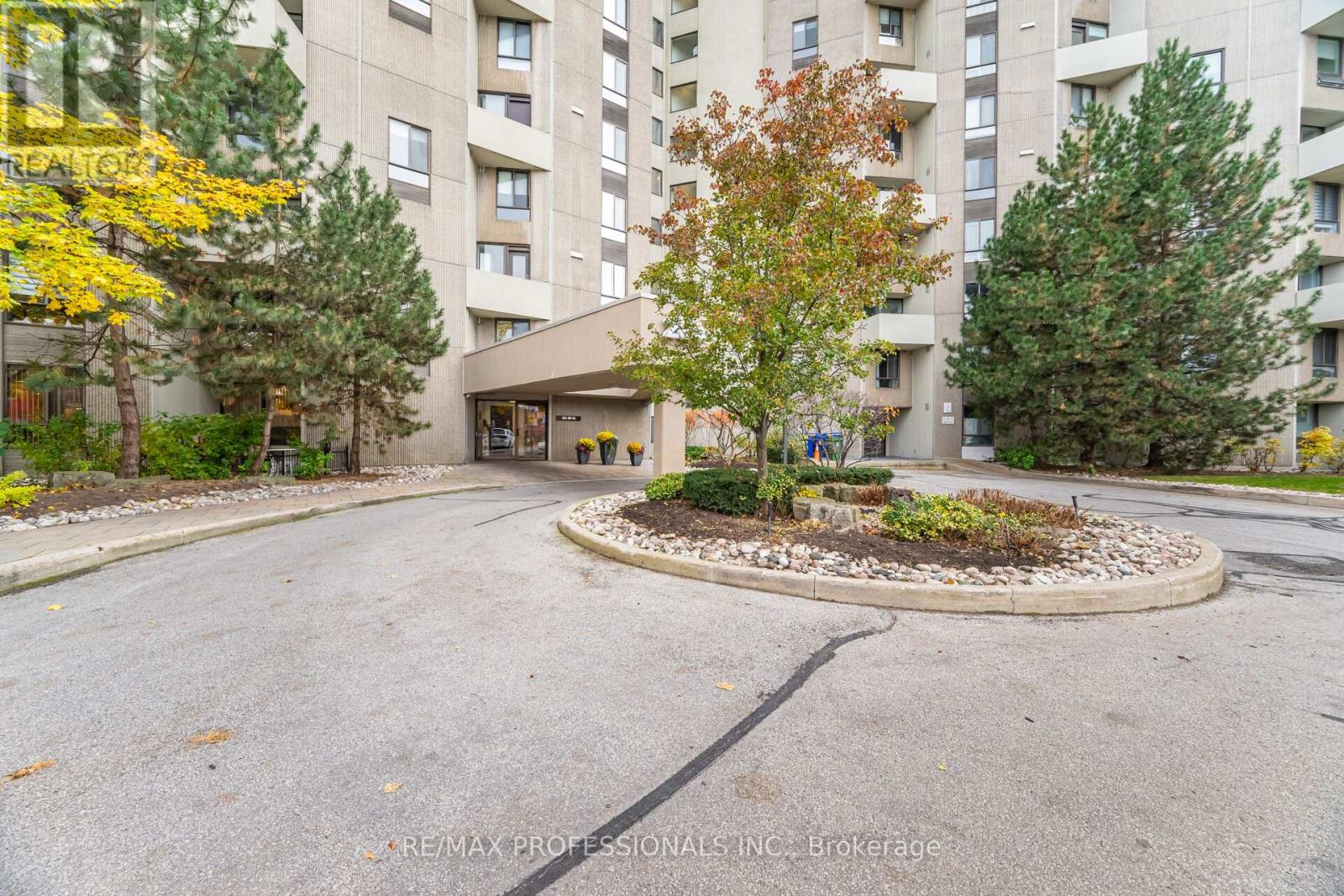 A12 - 284 Mill Road, Toronto, Ontario M9C 4W6 - Photo 3 - W12517708