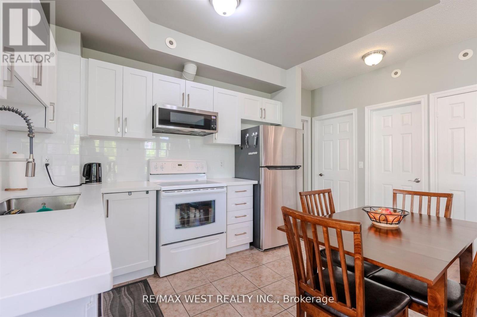 28 - 9 Pine Street, Toronto, Ontario M9N 0A6 - Photo 13 - W12517726