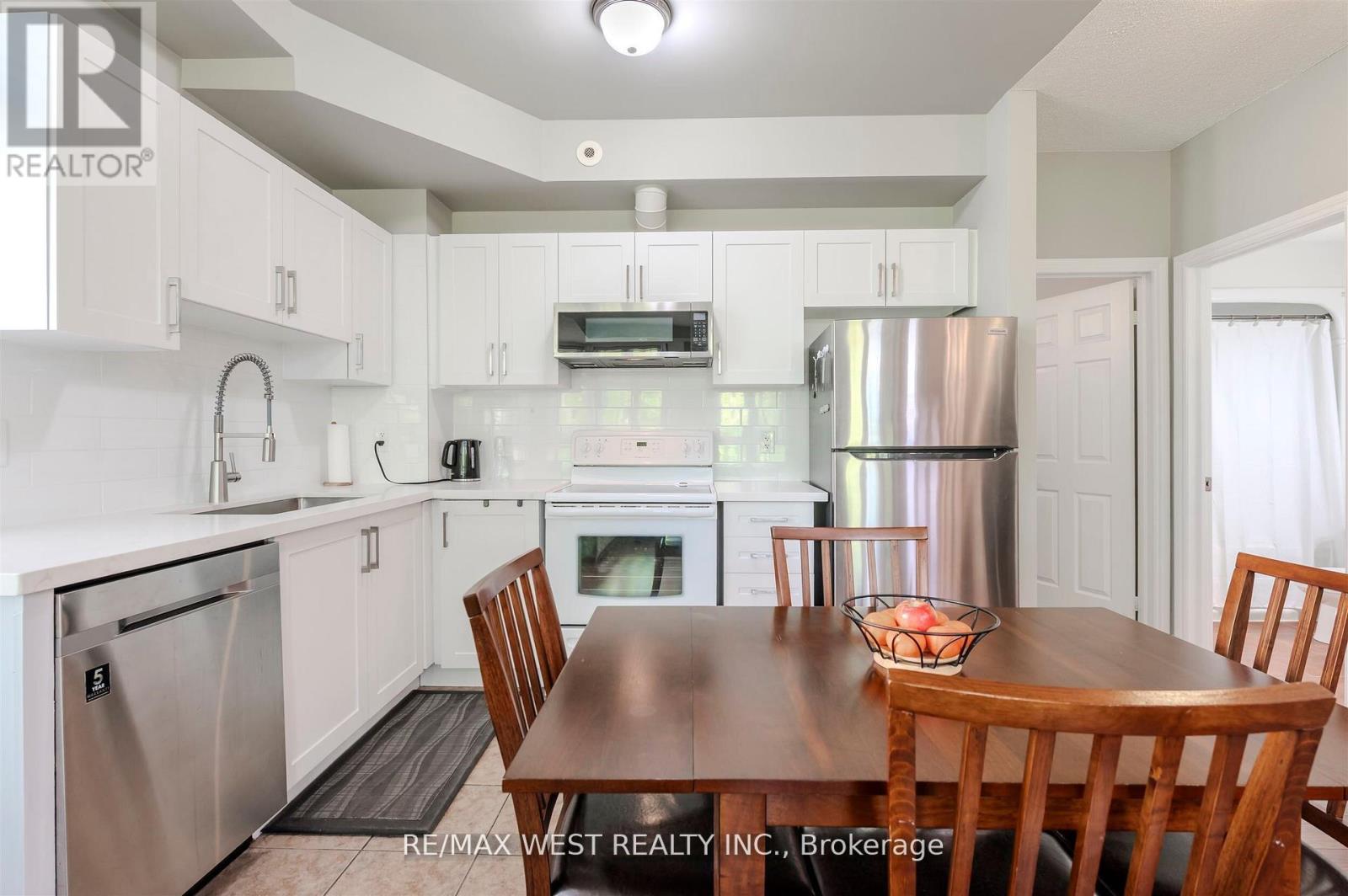 28 - 9 Pine Street, Toronto, Ontario M9N 0A6 - Photo 14 - W12517726