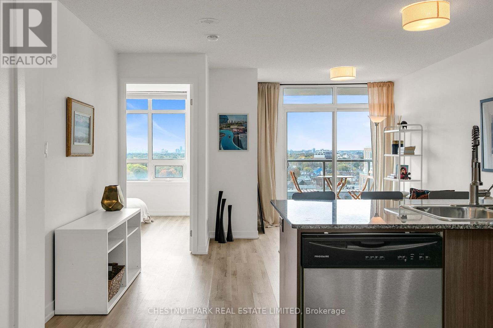 1008 - 816 Lansdowne Avenue, Toronto, Ontario M6H 4K6 - Photo 5 - W12517730