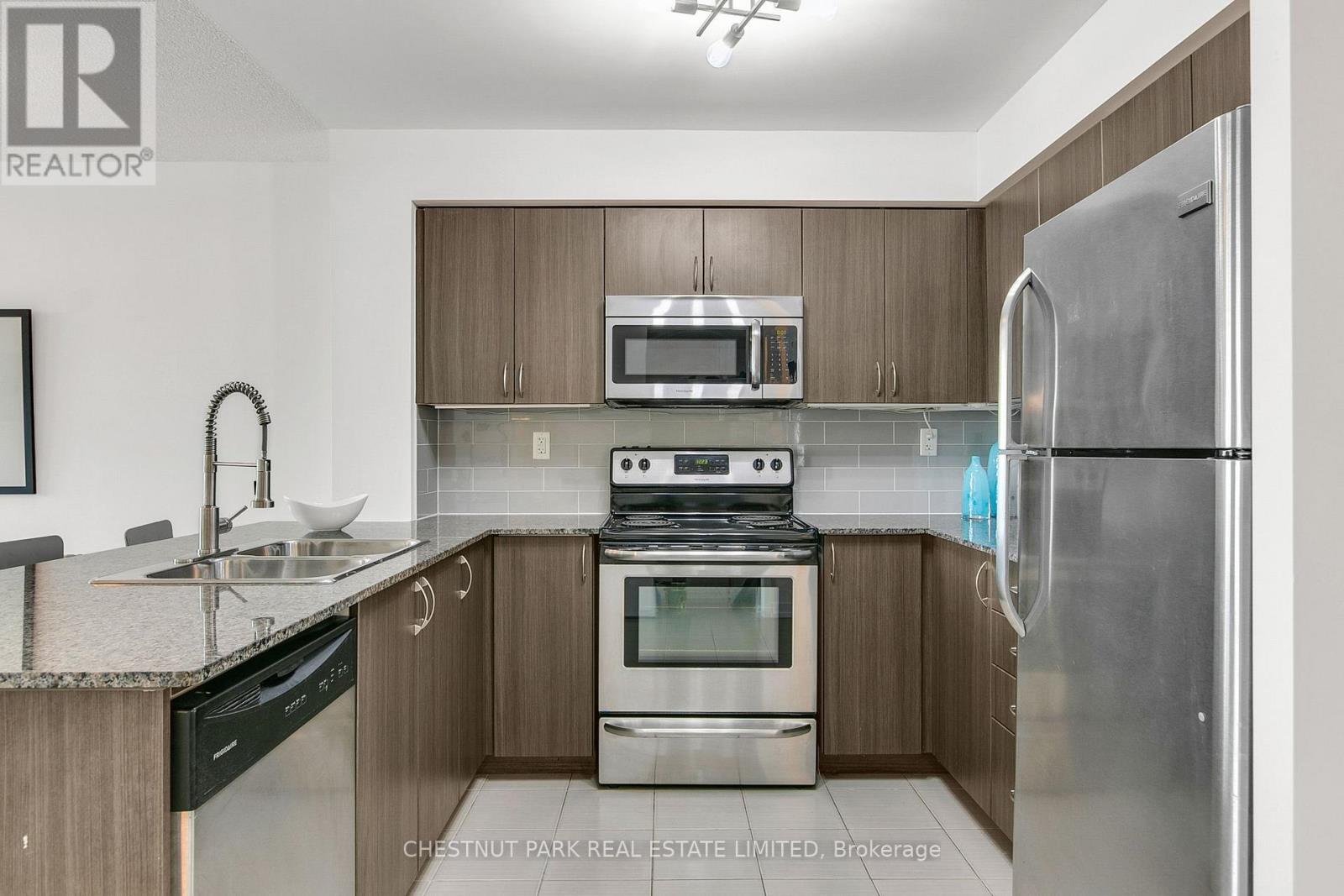 1008 - 816 Lansdowne Avenue, Toronto, Ontario M6H 4K6 - Photo 9 - W12517730