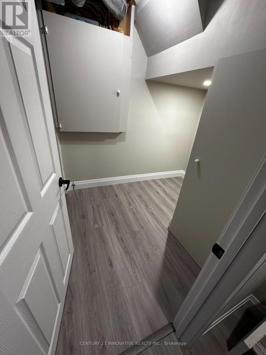 1151 Lindsay Drive, Oakville, Ontario  L6M 3B7 - Photo 7 - W12517740