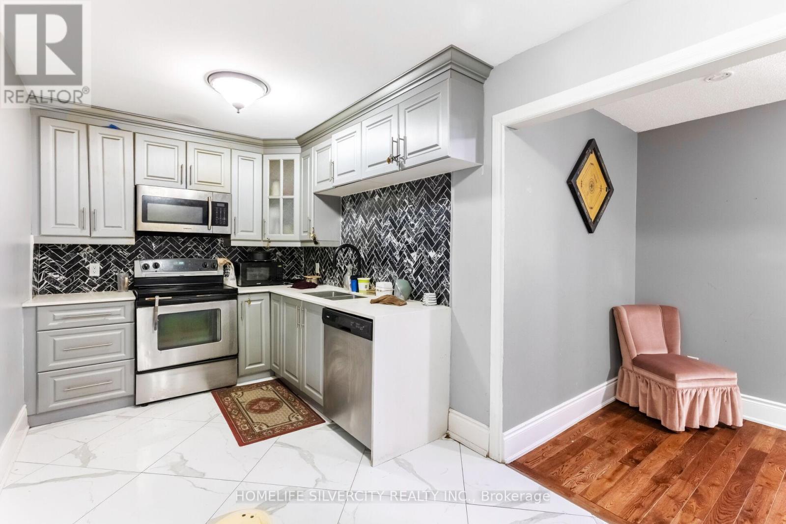 96 - 90 Lawrence Avenue, Orangeville, Ontario L9W 4J5 - Photo 16 - W12517742