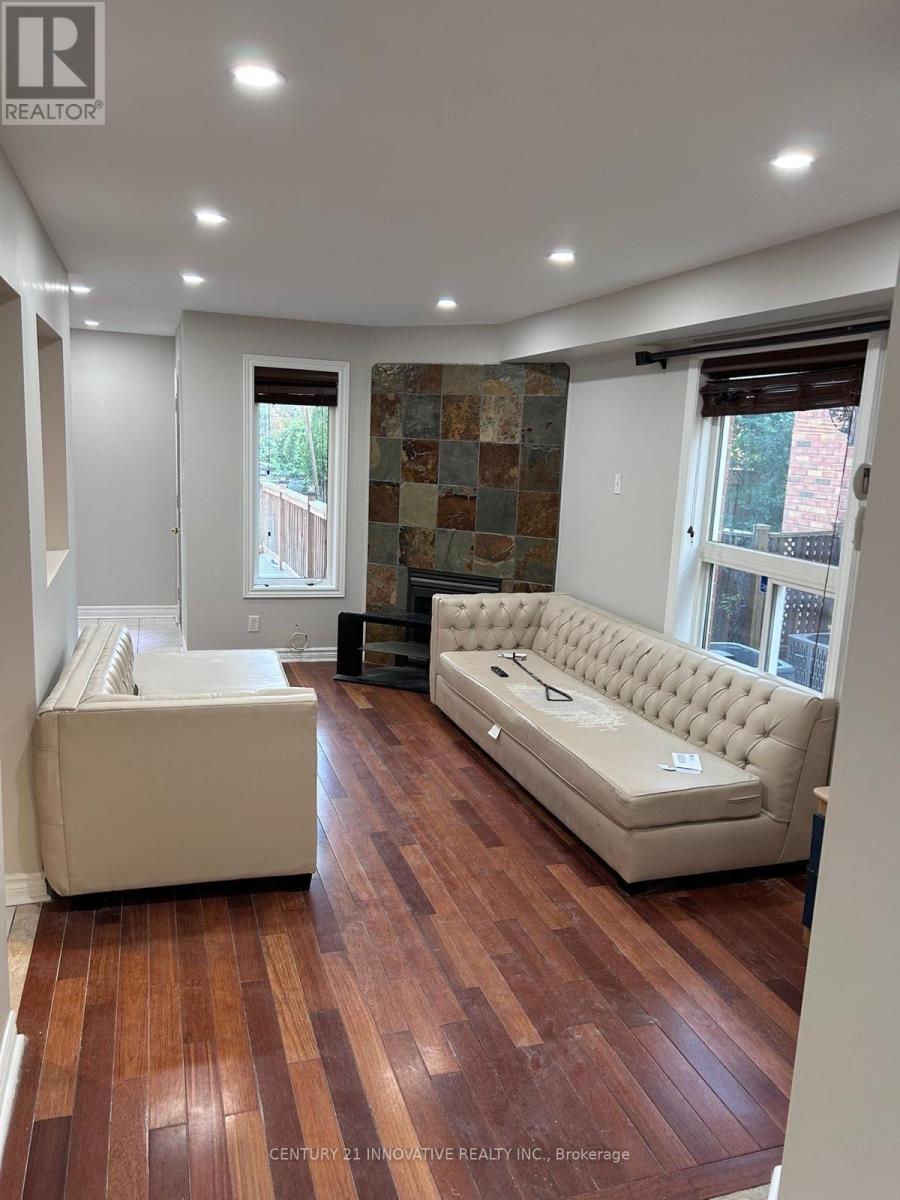 43 Summerdale Crescent, Brampton, Ontario  L6X 4V9 - Photo 3 - W12517772