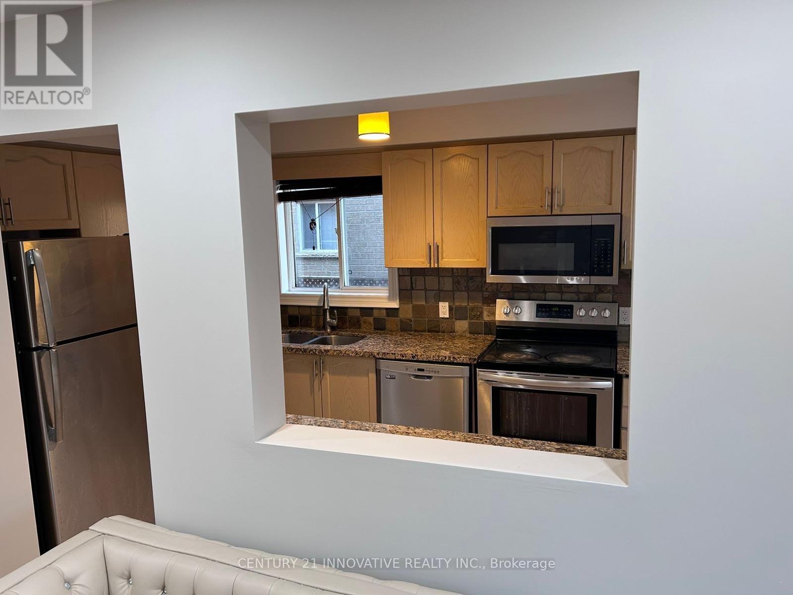 43 Summerdale Crescent, Brampton, Ontario  L6X 4V9 - Photo 4 - W12517772