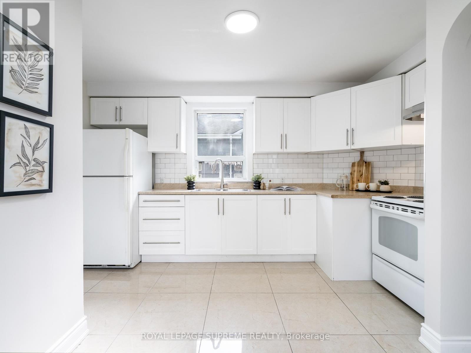 40 Cartwright Avenue, Toronto, Ontario M6A 1T9 - Photo 15 - W12517826