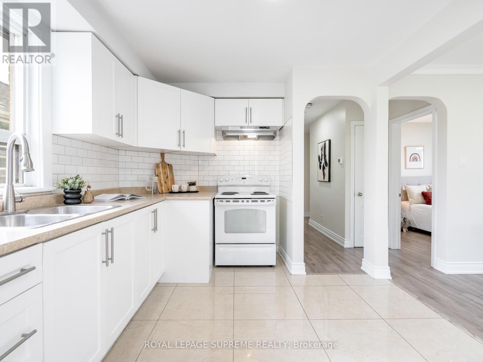 40 Cartwright Avenue, Toronto, Ontario M6A 1T9 - Photo 17 - W12517826