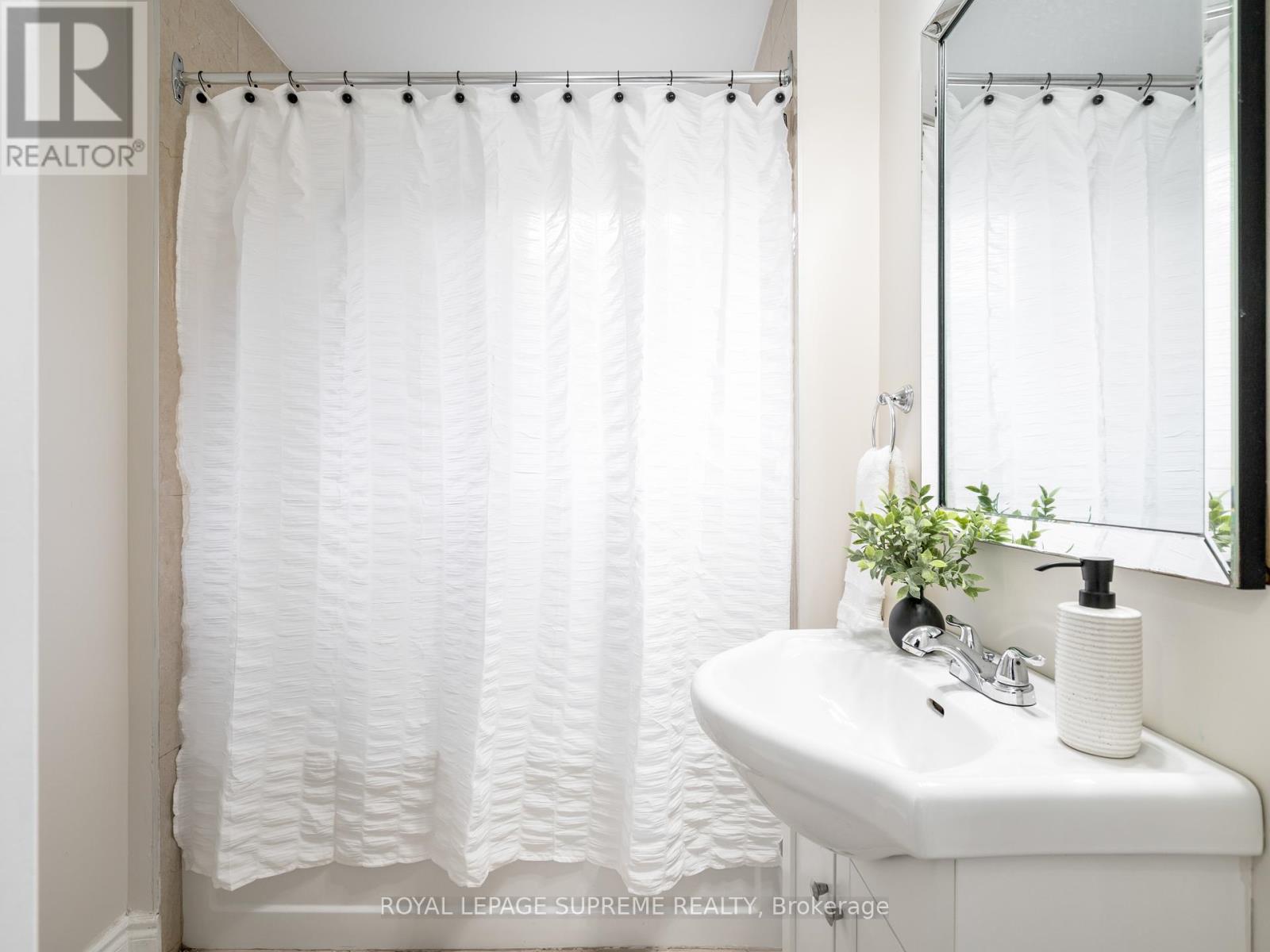 40 Cartwright Avenue, Toronto, Ontario M6A 1T9 - Photo 27 - W12517826