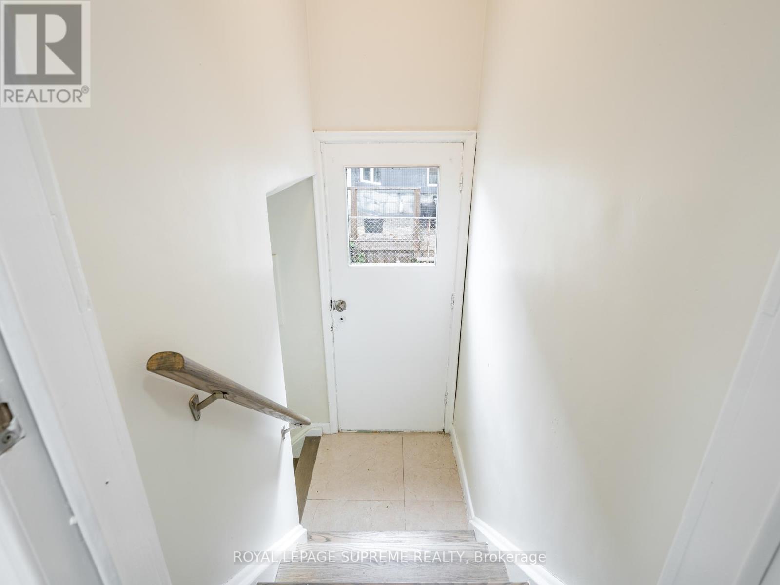 40 Cartwright Avenue, Toronto, Ontario M6A 1T9 - Photo 28 - W12517826